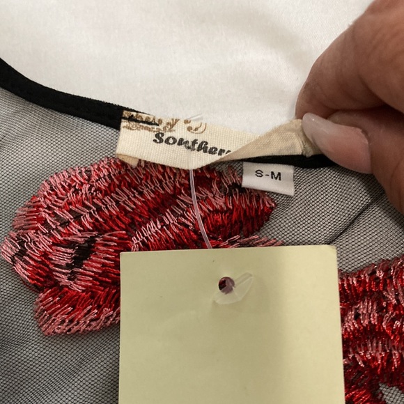 Ladies sheer floral vest - Picture 3 of 7